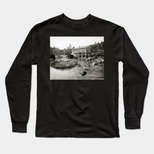 Old Mill in the Adirondacks, 1903. Vintage Photo Long Sleeve T-Shirt